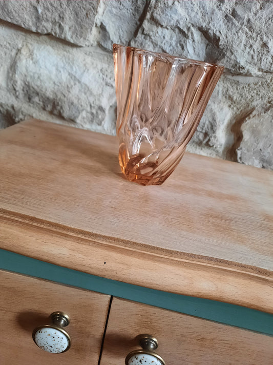 Vase torsadé rose