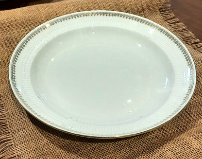 Un grand plat creux porcelaine véritable