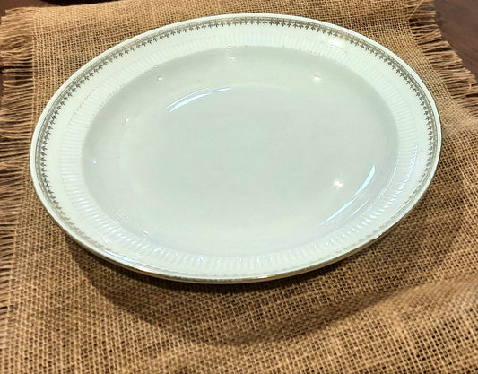 Un grand plat creux porcelaine véritable