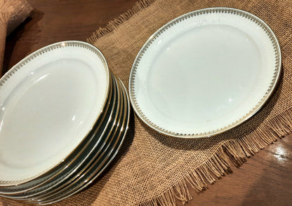 Lot de 8 assiettes en porcelaine véritables