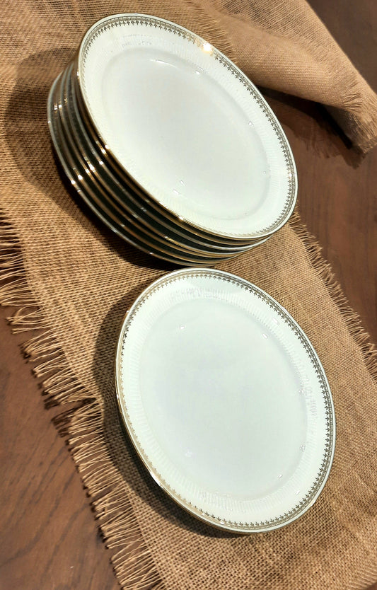 Lot de 8 assiettes en porcelaine véritables